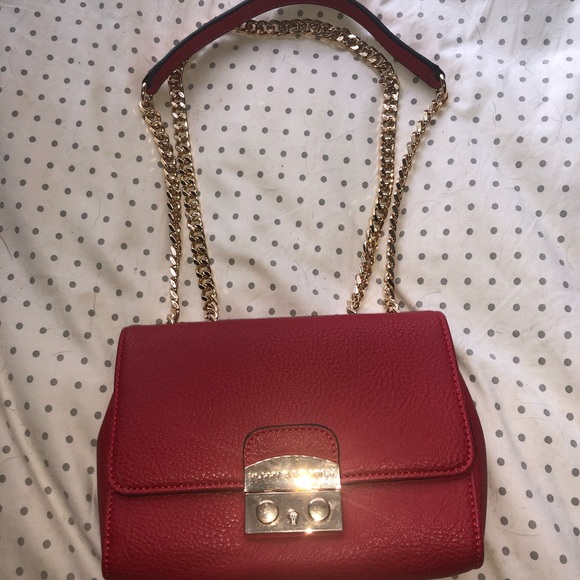 Belle of the Ball red crossbody - Picture 3 of 7